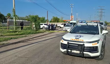 Hallan a dos hombres y una mujer sin vida dentro de una camioneta