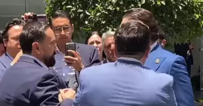 Pleito entre diputados Arturo �vila (Morena) y Carlos Guti�rrez Mancilla (PRI)