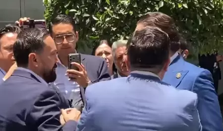 Pleito entre diputados Arturo �vila (Morena) y Carlos Guti�rrez Mancilla (PRI)