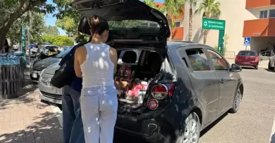 Alumna de la Unison vende productos cosm�ticos