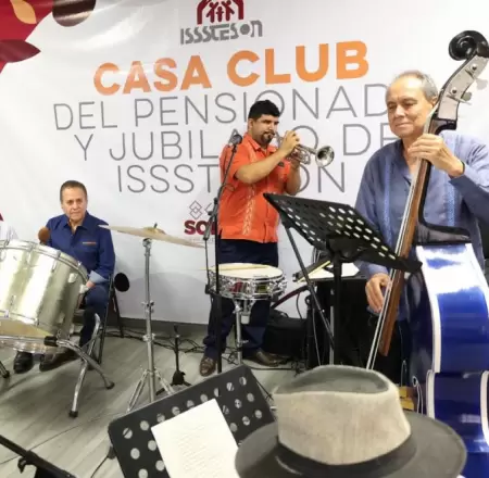 Concierto rom�ntico en la Casa Club del Jubilado y Pensionado.