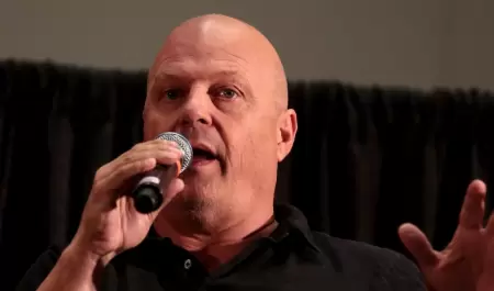 Michael Chiklis