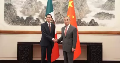 l canciller Roberto Velasco y el ministro Wang Yi se re�nieron en Beijing.