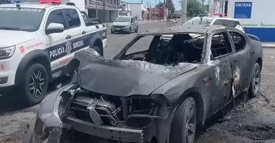 Auto incendiado