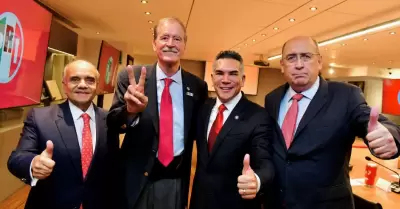 Vicente Fox se re�ne con priistas