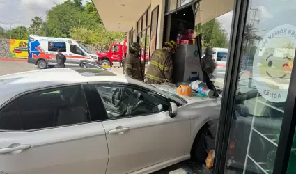 Choque de un veh�culo contra un comercio