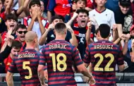 VIDEO Johan V�squez marca golazo, pero termina expulsado