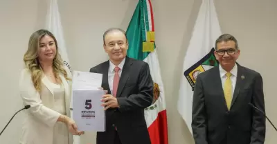Gobernador entrega su Quinto Informe al Congreso del Estado