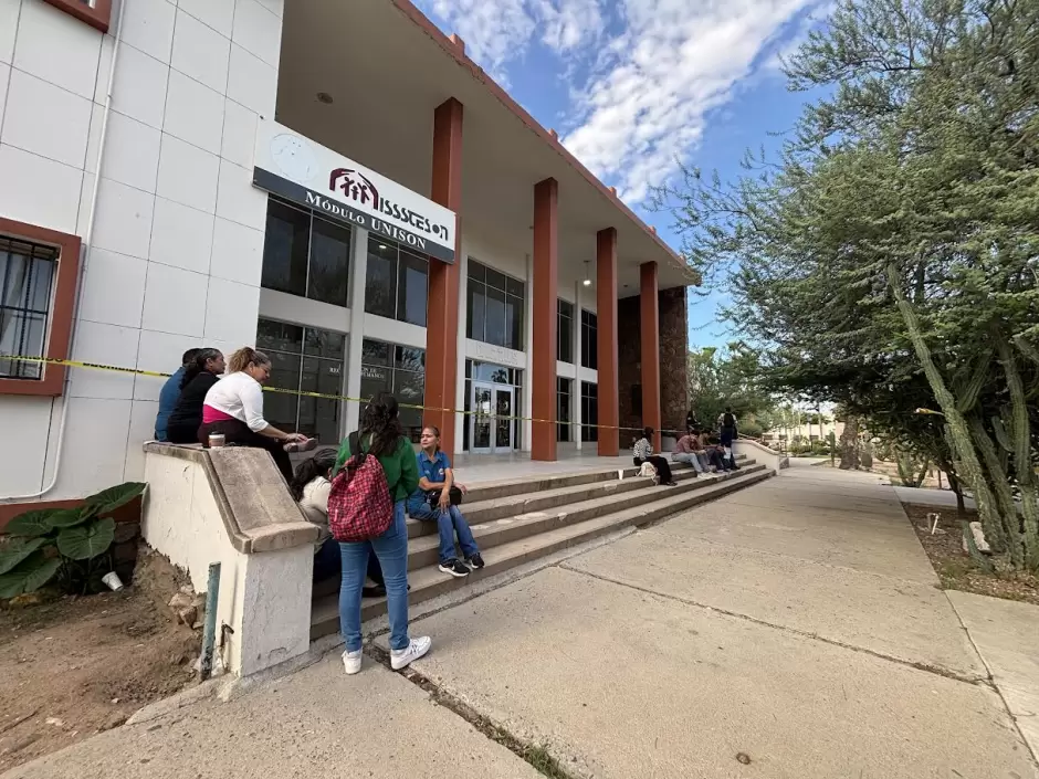 Integrantes del Steus cierran edificios en la Unison