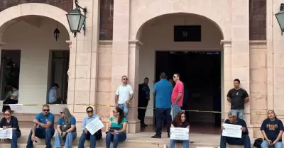 Integrantes del Steus cierran edificios en la Unison