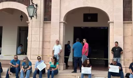 Integrantes del Steus cierran edificios en la Unison