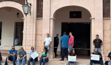 Integrantes del Steus cierran edificios en la Unison