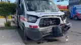 Choque entre ambulancia y auto sed�n