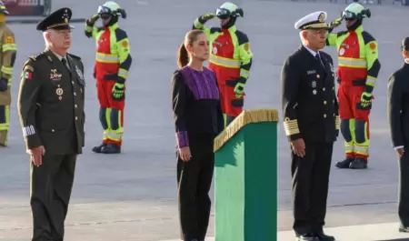 Claudia Sheinbaum, encabeza el Izamiento de Bandera en memoria de las v�ctimas d