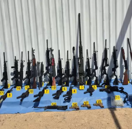 Aseguran m�s de 40 armas largas en Puerto Pe�asco