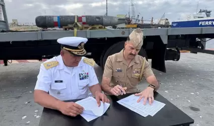 Entregan a la Armada de Estados Unidos torpedo de pr�ctica extraviado