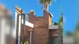 Rescatan a hombre atrapado en chimenea