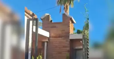 Rescatan a hombre atrapado en chimenea