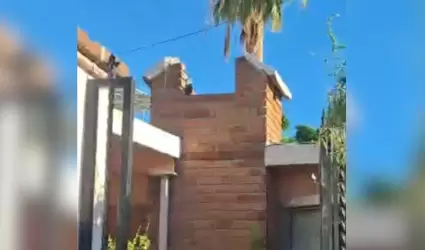 Rescatan a hombre atrapado en chimenea