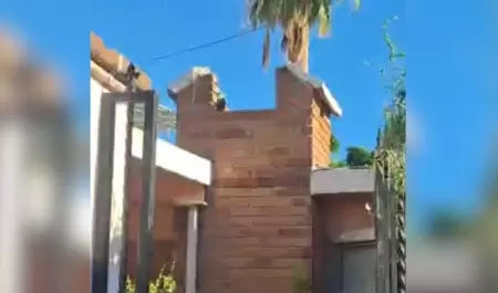 Rescatan a hombre atrapado en chimenea