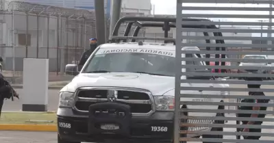 Aspectos de la salida del penal del Altiplano del convoy que traslada a Ernesto 
