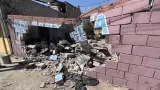 Choque de auto contra pared de taller mec�nico