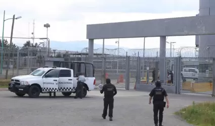 Parte del convoy que traslada a Ernesto Ruffo