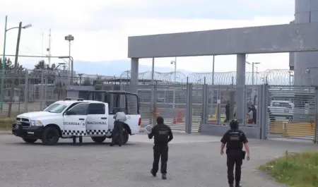 Parte del convoy que traslada a Ernesto Ruffo