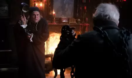 Johnny Depp da vida a un Ebenezer Scrooge.