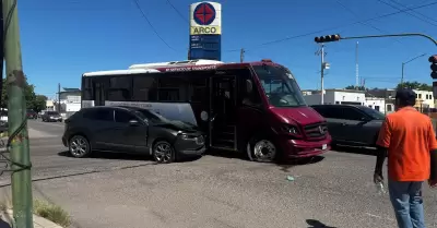 Choque de cami�n del transporte p�blico