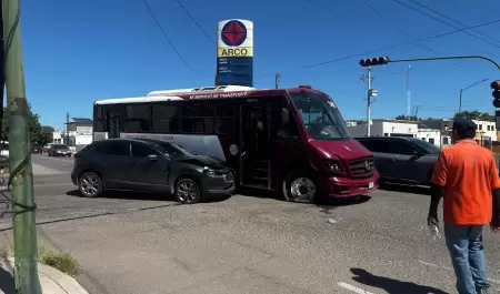 Choque de cami�n del transporte p�blico