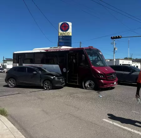 Choque de cami�n del transporte p�blico