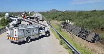 Vuelca autob�s de pasajeros en Sonora