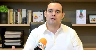 Eduardo Alejo Acu�a Padilla, secretario del Ayuntamiento.
