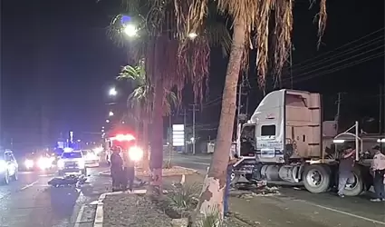 Tractocami�n impacta a motociclista