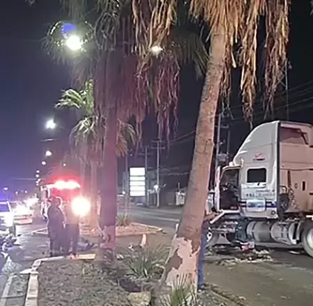 Tractocami�n impacta a motociclista