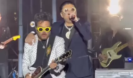 Aleks Syntek canta con Dani Flow