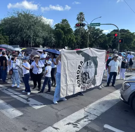 Protesta de trabajadores del IMSS en Hermosillo