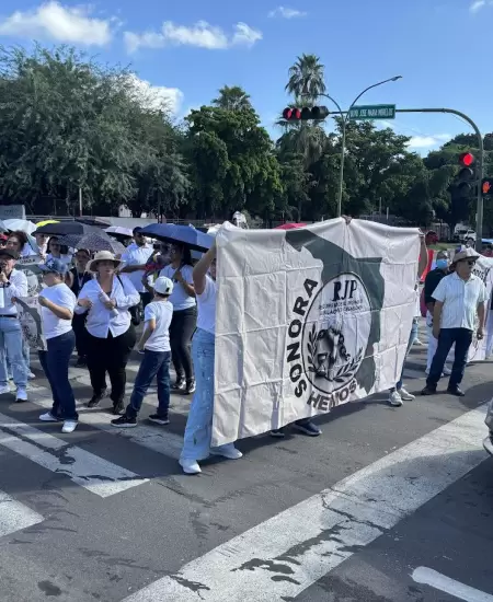Protesta de trabajadores del IMSS en Hermosillo