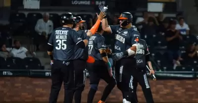 Naranjeros gana 10-6 ante los Mayos