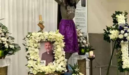 Sacerdote muere aplastado por cruz de madera