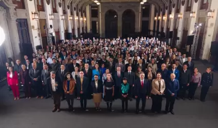 Alfonso Durazo se re�ne con la presidenta Claudia Sheinbaum.