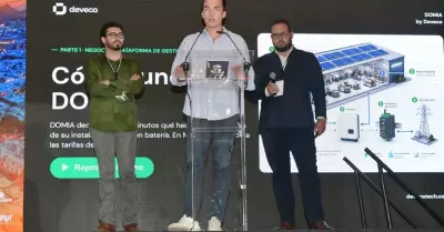 Carlos Zapatero, cofundador de Deveco, junto con los socios Javier Senz y Miguel