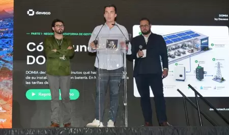 Carlos Zapatero, cofundador de Deveco, junto con los socios Javier Senz y Miguel
