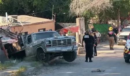 Cami�n de carga se introduce en domicilio