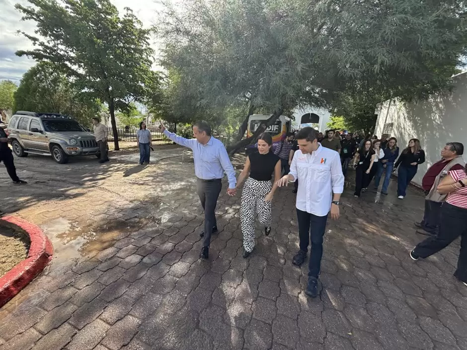 El alcalde, acompañado de su esposa Patty Ruibal, presidenta del DIF Hermosillo